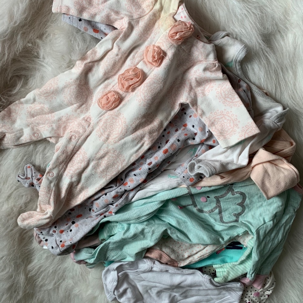 10 Onesies slightly stained